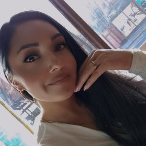 Meet your Posher, Meyna